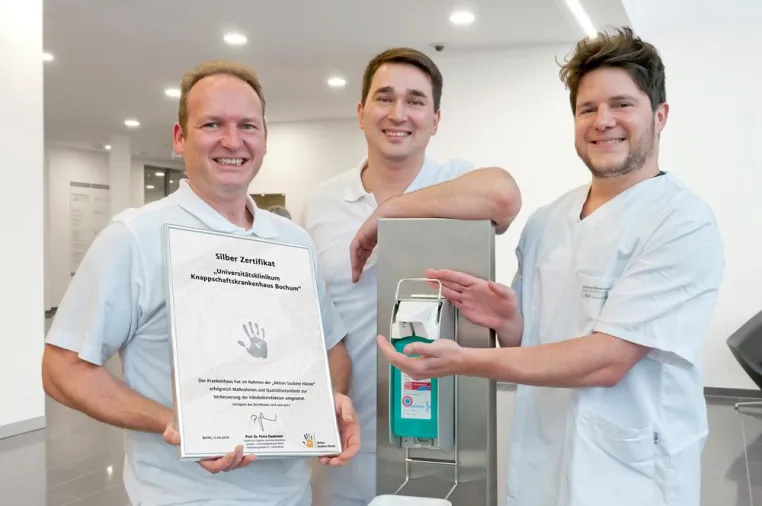 Knappschaftskrankenhaus für Engagement bei Händehygiene ausgezeichnet Bild: Knappschaftskrankenhaus für Engagement bei Händehygiene ausgezeichnet