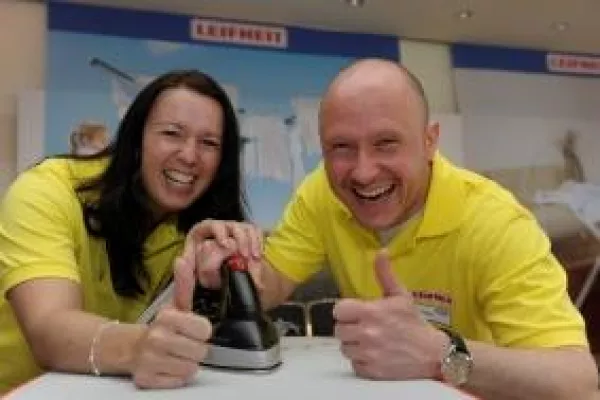 Bild: Interview mit Dr. Dr. Georg Tischler – erster Deutscher Meister im Haushalts-Fünfkampf