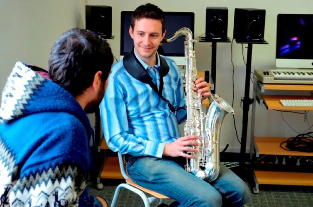 Beim Tag der offenen Tür stellen Jazzschool-Dozenten wie Alexander von Hagke ihren Unterricht vor.