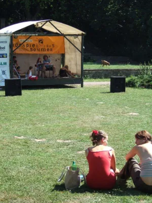 Bild: Zum Auftakt: Klassisch mit Dürrenmatt und zärtlich mit Freunden