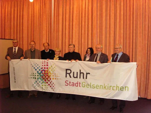 Bild: Flaggenübergabe RuhrStadt-Gelsenkirchen im Rathaus in Gelsenkirchen-Buer