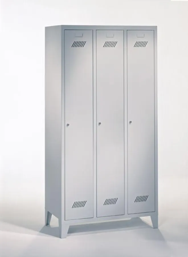 Kleiderschränke, Spinde, Garderobenschränke mit 2,3 oder 3 Abteilen, 300 oder 400mm breit