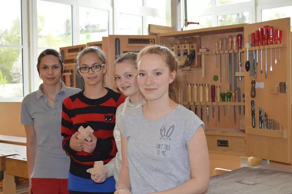 Bild: Begeisterte Schülerinnen beim Girl`s Day bei Anrei-Reisinger GmbH am 28. April 2016