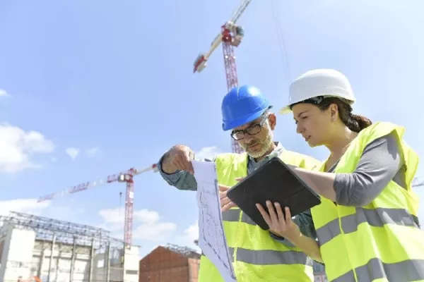Bild: Planen & Bauen GmbH belohnt Mitarbeiter