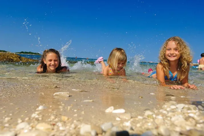 Bild: Familienurlaub in Istrien: Looping-Rutsche und Dinos in Lebensgröße