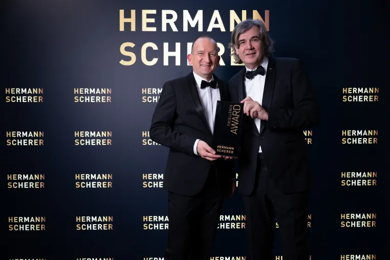 Weltrekord in Wiesbaden - Frankfurter begeistert das Publikum und erhält Excellence-Award Bild: Weltrekord in Wiesbaden - Frankfurter begeistert das Publikum und erhält Excellence-Award