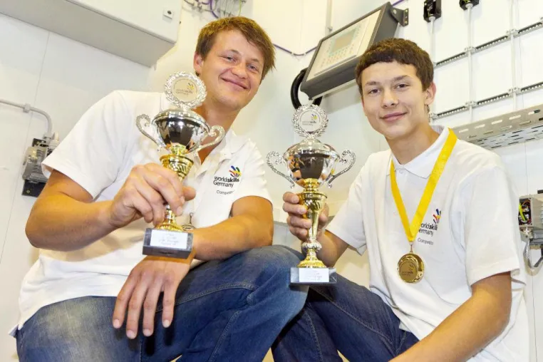 Bild: Deutschlands beste Nachwuchs-Elektroniker kommen aus Thüringen und Bayern - Sieger fliegen zur Berufs-WM