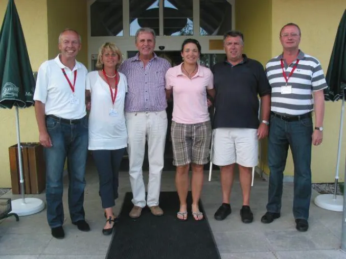 Bild: Kassecker-Stowasser-Golfcup - Skistar Monika Bergmann am Ball