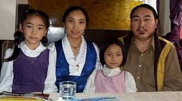Bild: Die Frau des zu 15 Jahren verurteilten tibetischen Umweltaktivisten appelliert an die Regierung