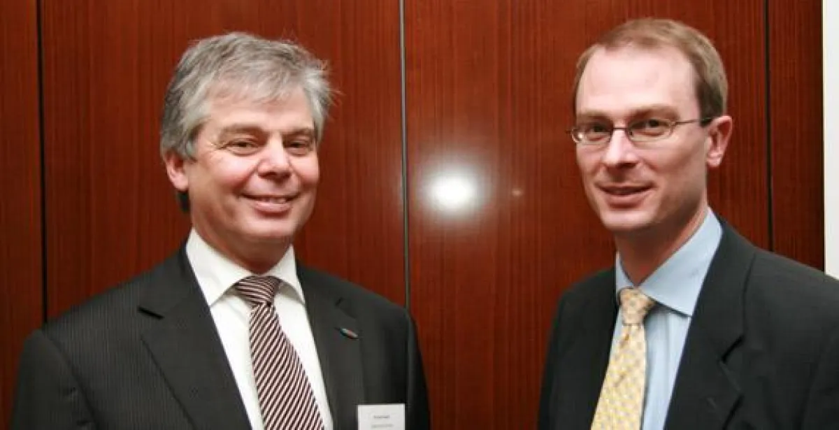 easycashs Leiter Account Management & Projektvertrieb Frank Patt (l.) begrüßte Dr. Ernst Stahl als Referenten