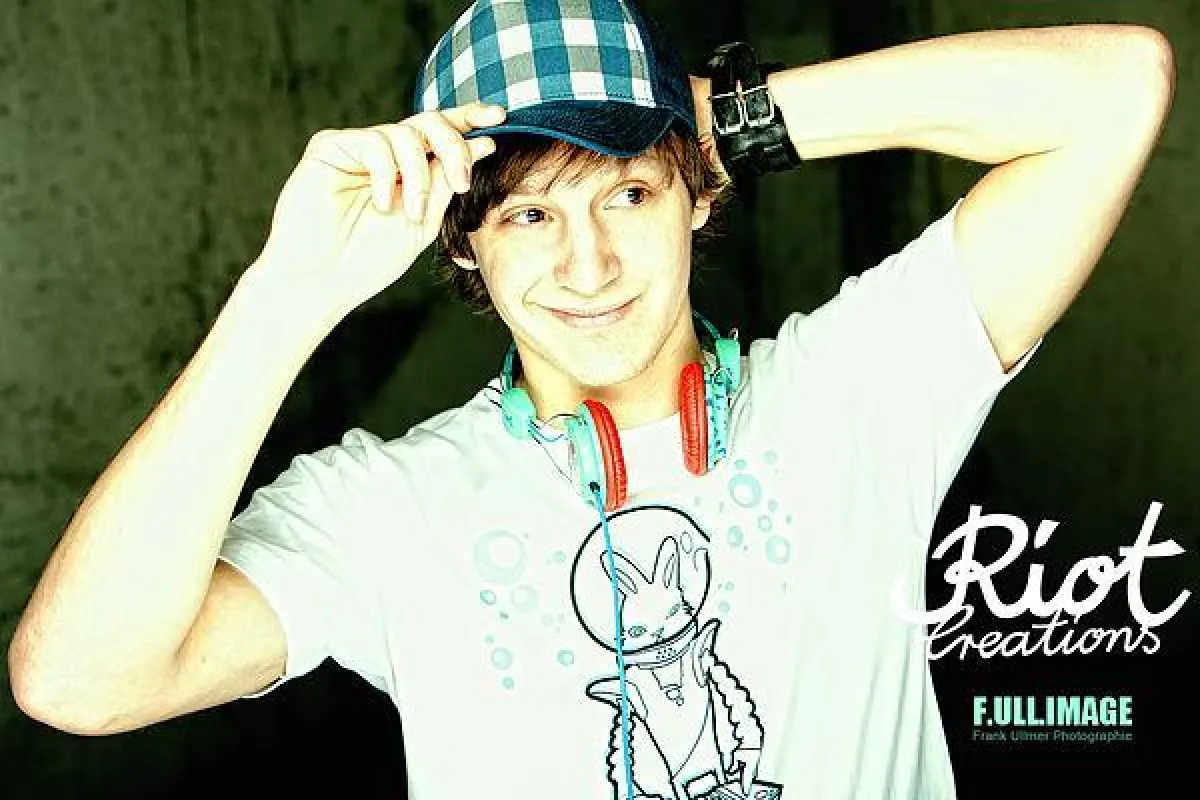 Niels von Laserkraft 3D trägt das T-Shirt 