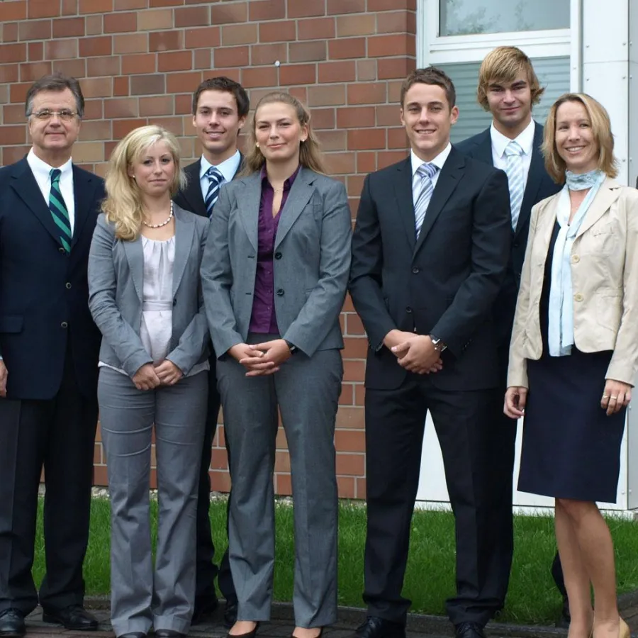 v.l.n.r.: L. Erbers (Vorstandsvors.), M. Hergeth, P. Smetz, D. Wortmann, E. Zimmermann, N. Foit, Petra Sassenhausen (Personal)