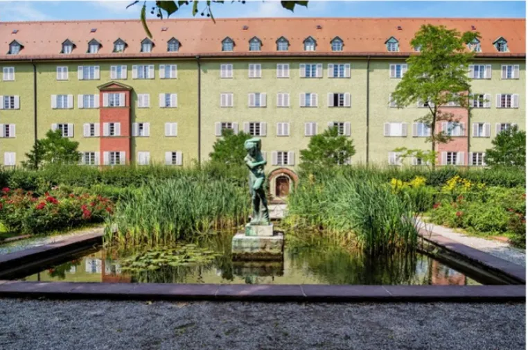Bild: Servus Moosach – Münchens charmantester Geheimfavorit hebt ab