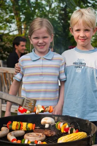 Bild: Sicher Grillen mit Kindern