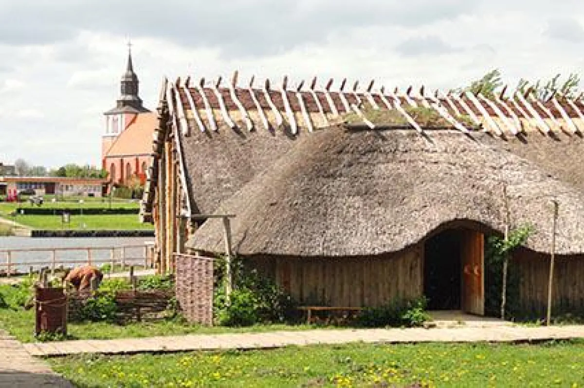 Wikingerdorf auf der Insel Wolin.  Foro: Travel-Netto/Carsten Wolf