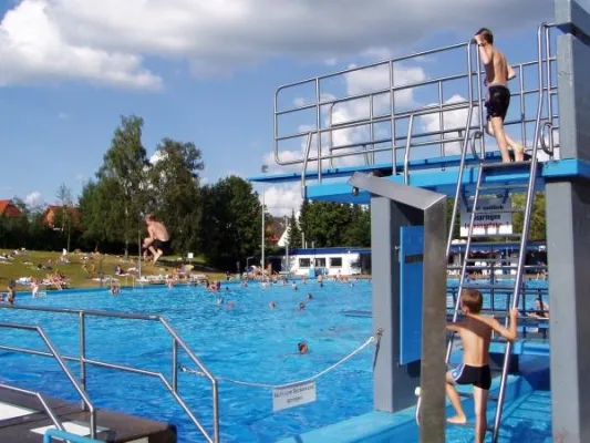 Bild: Stadtwerke Buxtehude entscheiden für greenPower gP50 MG BHKW von KUHSE für Freizeitbad Aquarella