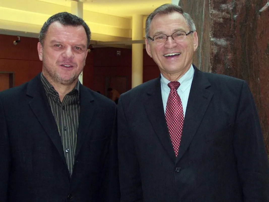 Pflegedirektor Peter Bechtel und Hotelier Roland Burtsche (von l. nach r.) im Herz-Zentrum Bad Krozingen
