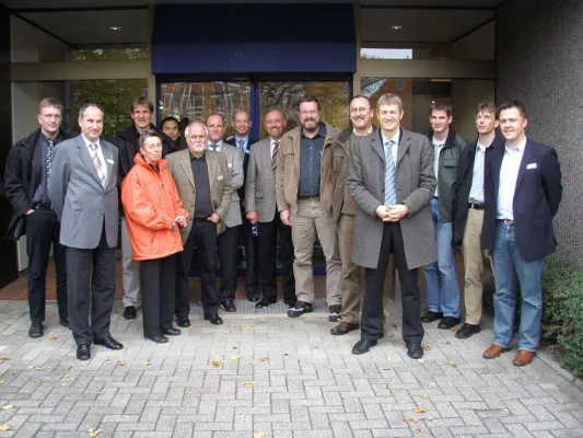 Bild: Unternehmen lernen am Effizienztisch energiebewusstes Handeln