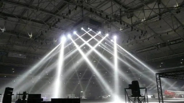 Boxspektakel wurde mit 52 FALCON Searchlights von A&O unterstützt Bild: Boxspektakel wurde mit 52 FALCON Searchlights von A&O unterstützt