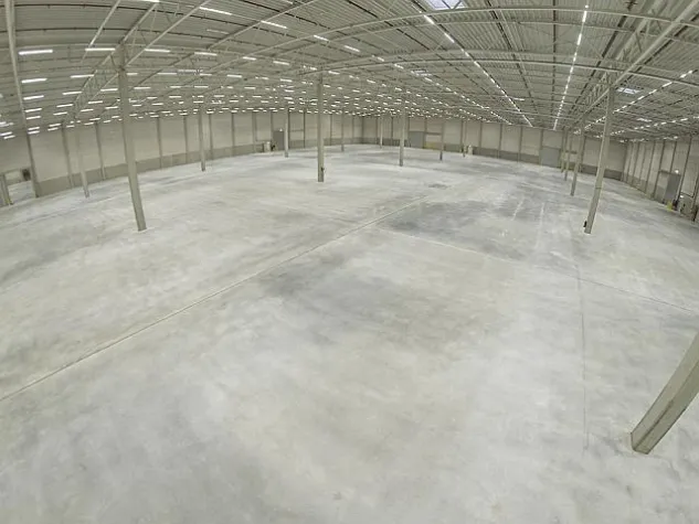 Bild: LEDs sparen Strom im neuen Logistikzentrum Bedburg