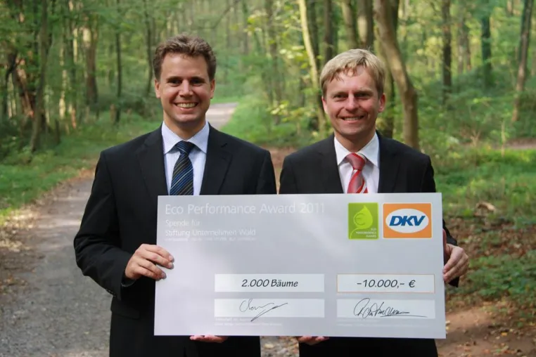 DKV spendet 2.000 Bäume an Stiftung Unternehmen Wald Bild: DKV spendet 2.000 Bäume an Stiftung Unternehmen Wald
