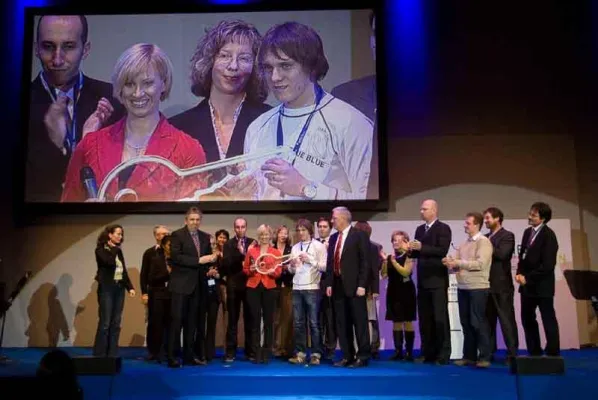 Bild: insglück inszeniert Start der neuen Berliner Forschungseinrichtung