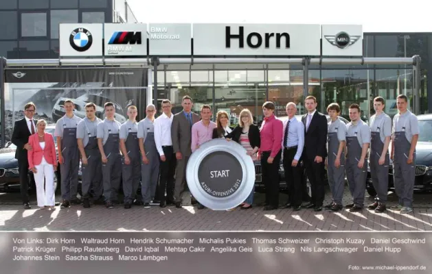 Bild: Ausbildungsoffensive 2012 beim Autohaus Rolf Horn - Berufsstart für 17 Lehrlinge
