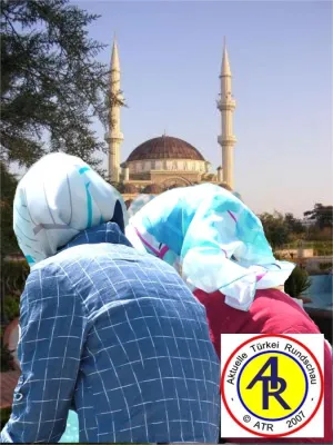 Bild: Aktuelle Türkei  -  Was prägt mehr: Gebetsrufe des Muezzin oder Kopftücher?