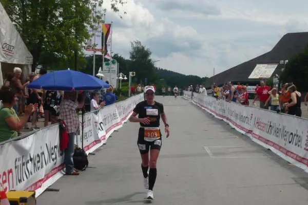 Bild: Claudia Weber gewinnt Willinger Panoramalauf über die Marathondistanz