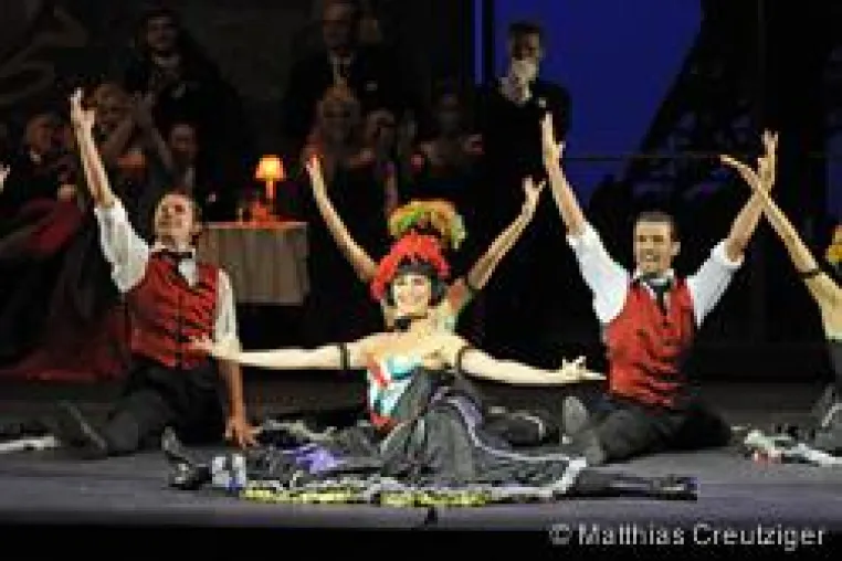 Erotik im Dreivierteltakt – Dresdner Semperoper bringt Operetten-Klassiker Die lustige Witwe 2015 Bild: Erotik im Dreivierteltakt – Dresdner Semperoper bringt Operetten-Klassiker Die lustige Witwe 2015