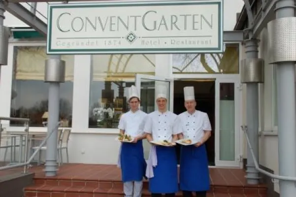 Bild: Zeit für königliche Genüsse: ConventGarten Rendsburg bezieht ab sofort frischen Spargel aus der Region