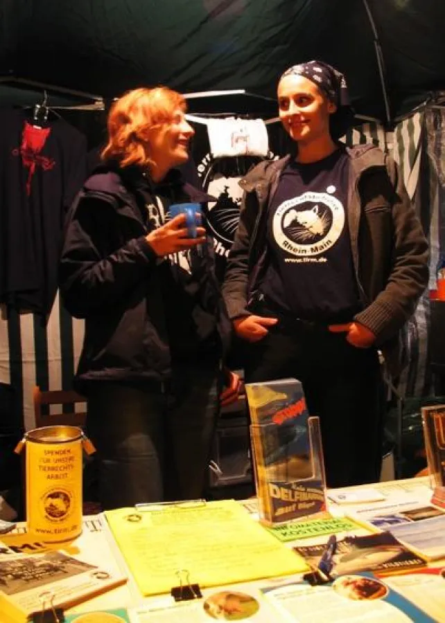 Auch im letzten Jahr hatte dieTierrechtsInitiative Rhein-Main einen Stand beim Folklore