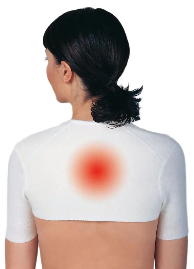 Schulterwärmer mit Angora halten direkt am Schmerzpunkt warm. Foto: Medima