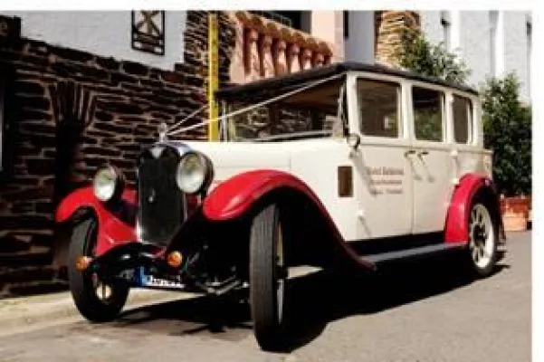Bild: Oldtimerfahrt & Belle Epoque-Flair im sommerlichen Mosel-Tal Zeitreise im Romantik-Jugendstilhotel Bellevue