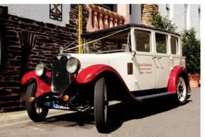Oldtimerfahrt & Belle Epoque-Flair im sommerlichen Mosel-Tal Zeitreise im Romantik-Jugendstilhotel Bellevue Bild: Oldtimerfahrt & Belle Epoque-Flair im sommerlichen Mosel-Tal Zeitreise im Romantik-Jugendstilhotel Bellevue