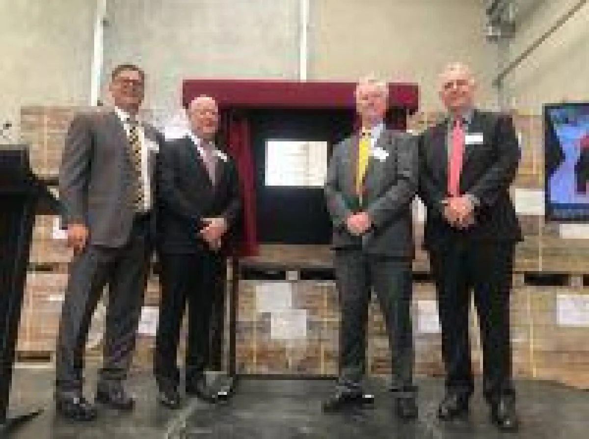 Management und Board bei der Anlageneröffnung; Foto: First Graphene