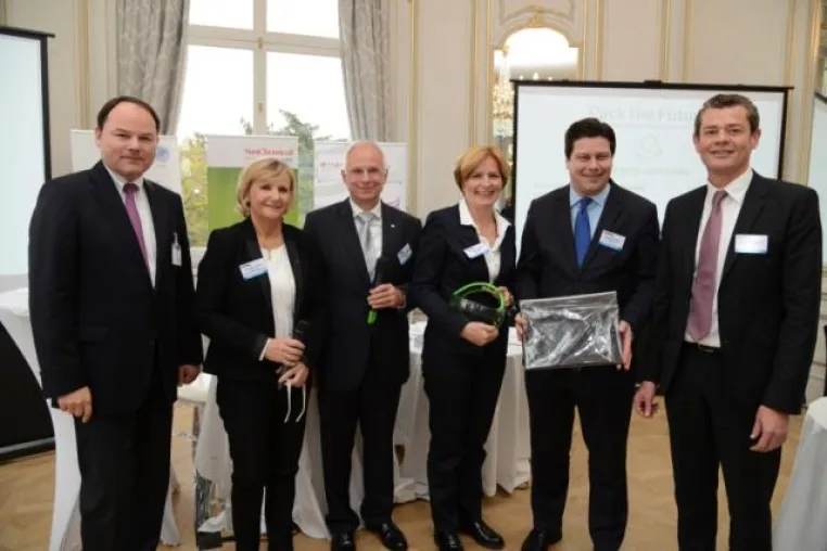 ALPLA erhält internationale Auszeichnungen für revolutionäre Entwicklung im Extrusionsblasen Bild: ALPLA erhält internationale Auszeichnungen für revolutionäre Entwicklung im Extrusionsblasen