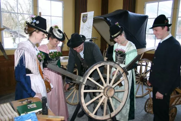 Bild: Schatztruhe bayrischen Handwerks: Der Leonhardimarkt 2007 auf Schloss Pertenstein