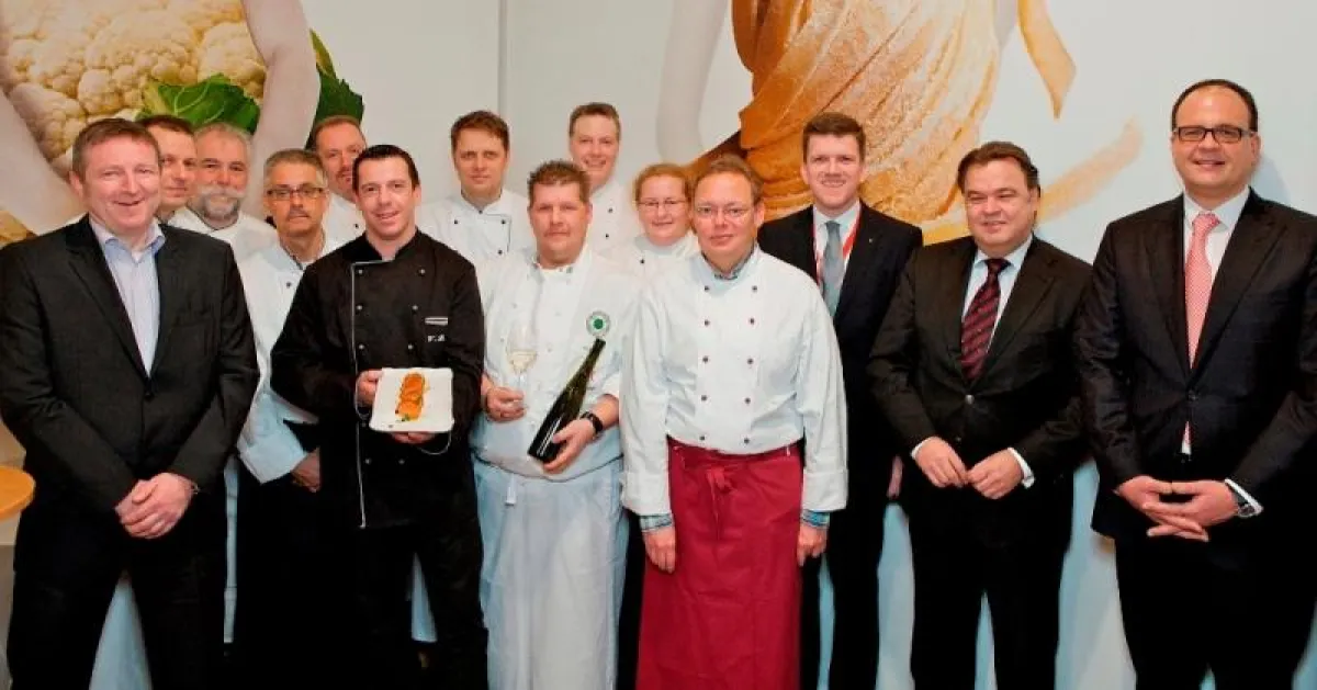 Die Küchenchefs sowie Christoph Lueg, Harald Bauer, Stefan Ader und Jens Sander sind zufrieden.