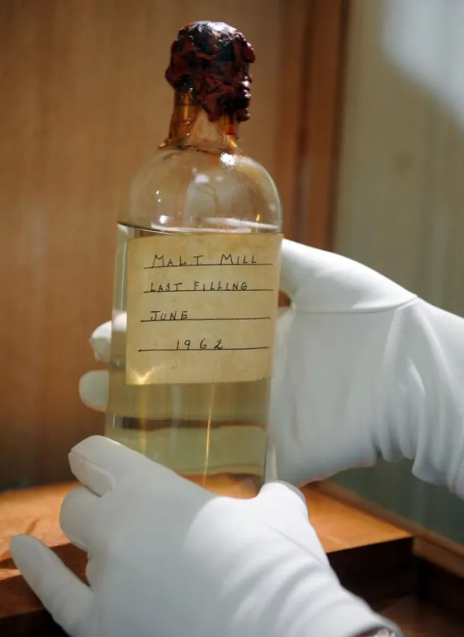 Verschollen geglaubter Malt Mill - letzte erhaltene Flasche von der Abfüllung aus 1962