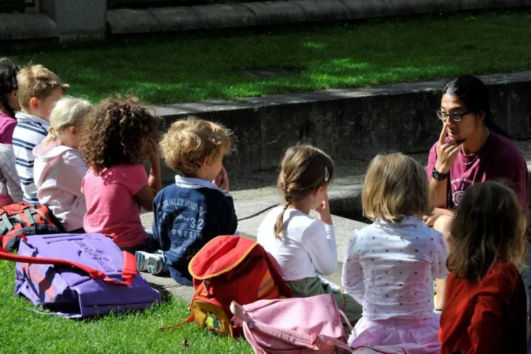 Bild: Kinder lernten spielerisch Englisch auf der Burg Schwaneck in Pullach bei München