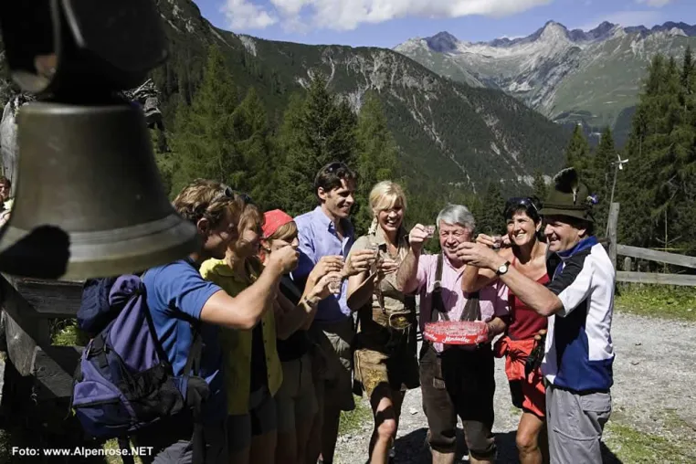 Goldener Herbst im Tiroler Lechtal - Genusswandern im Naturpark rund um das Hotel Resort Alpenrose Bild: Goldener Herbst im Tiroler Lechtal - Genusswandern im Naturpark rund um das Hotel Resort Alpenrose