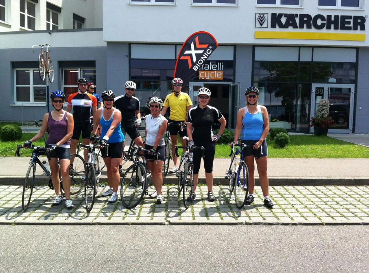 Glückliche RennradfahrerInnen beim Grio di fratelli - (c) fratelli cycle