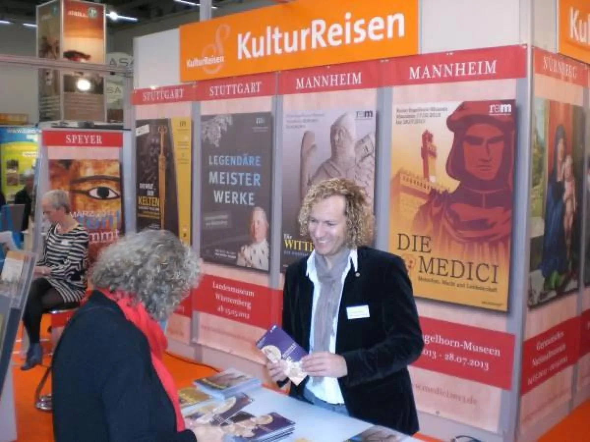 Der Mannheimer Marketing-Direktor Dr. Alexander Schubert stellt das Ausstellungsprogramm vor.