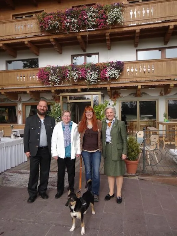 v.l.n.r. Johann Grander, die Gewinner des Weltwassertag-Gewinnspiels 2014, Signe Reisch