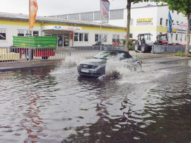 Sintflutartige Regenfälle und Gewitter verursachen „Land unter“ Bild: Sintflutartige Regenfälle und Gewitter verursachen „Land unter“