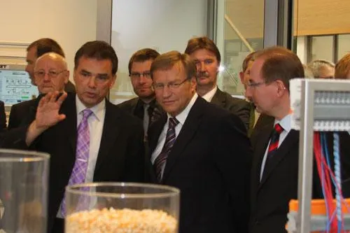 Bild: Wirtschaftsminister Voigtsberger zu Besuch im CIIT