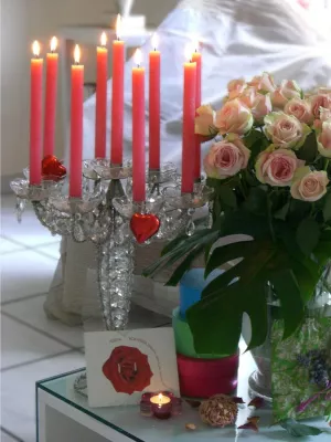 Bild: Romantischer Kerzen-Schein zum Valentinstag... sagt mehr als tausend Worte
