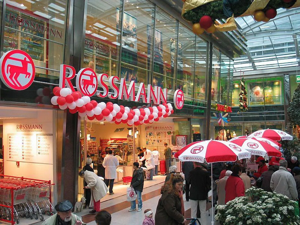 Zum Vergleich: Rossmann-Markt in Frankfurt mit 800 qm Verkaufsfläche.
