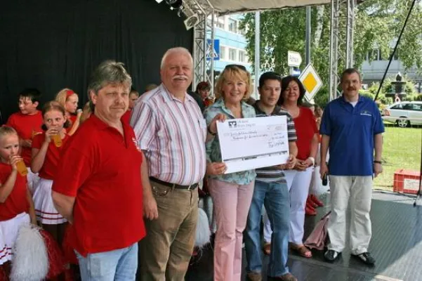 Bild: KAZI-Funken spenden 333 Euro